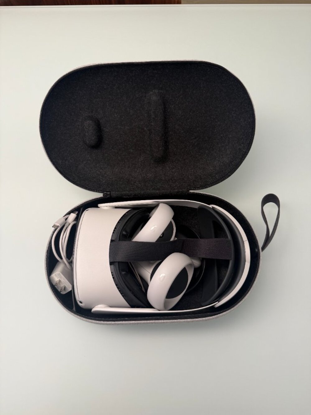 MINT - Meta Oculus Quest 2 256GB - Picture 3 of 5